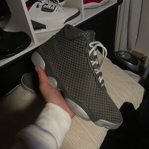 Jordan 11 gray, horizon size 10.5